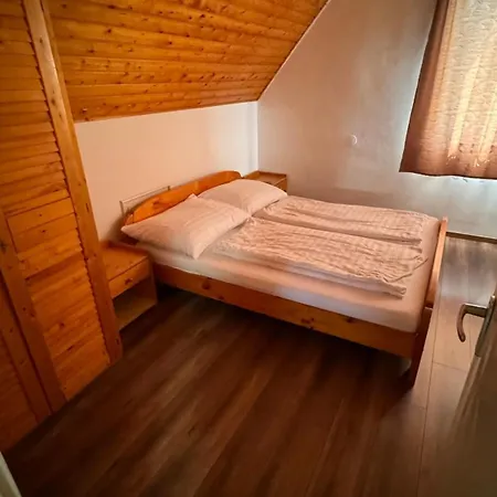 Ady Gold Five Apartmán *