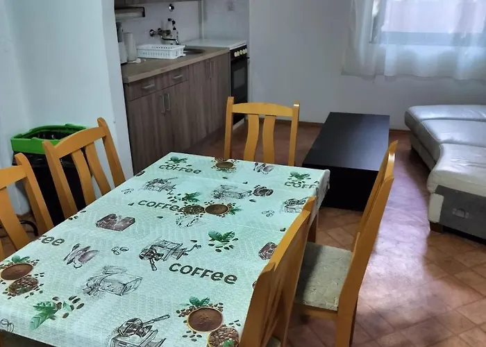 Ady Gold Five Apartman *